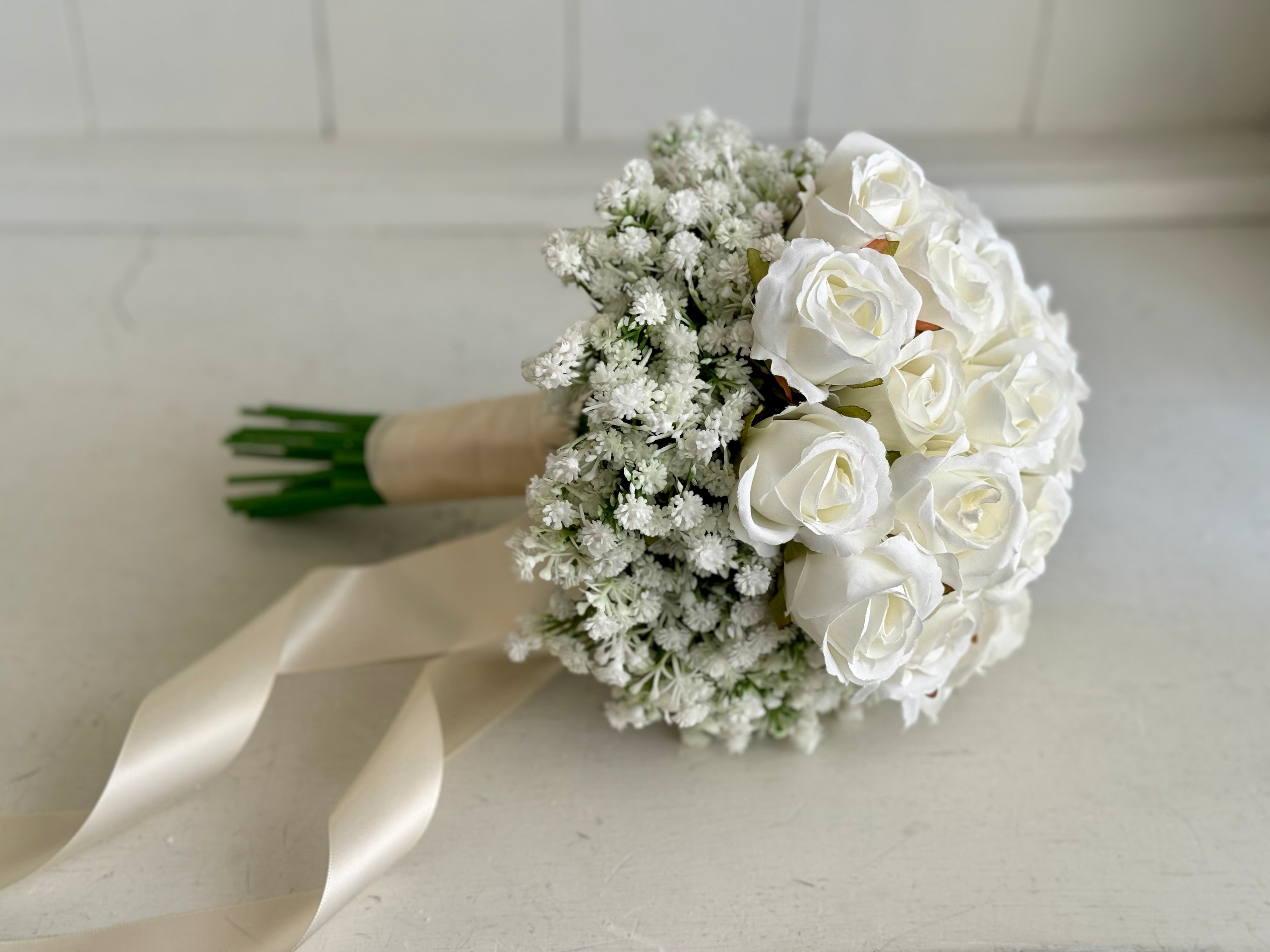 Bouquet of Daisies with White Roses and Gypsophila