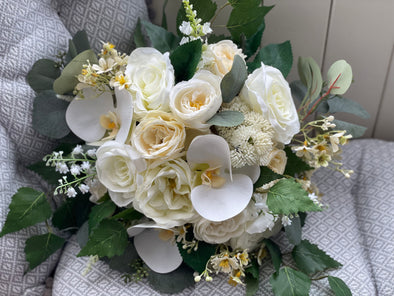 Cream and white wedding flowers