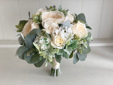 Champagne and sage wedding flowers.