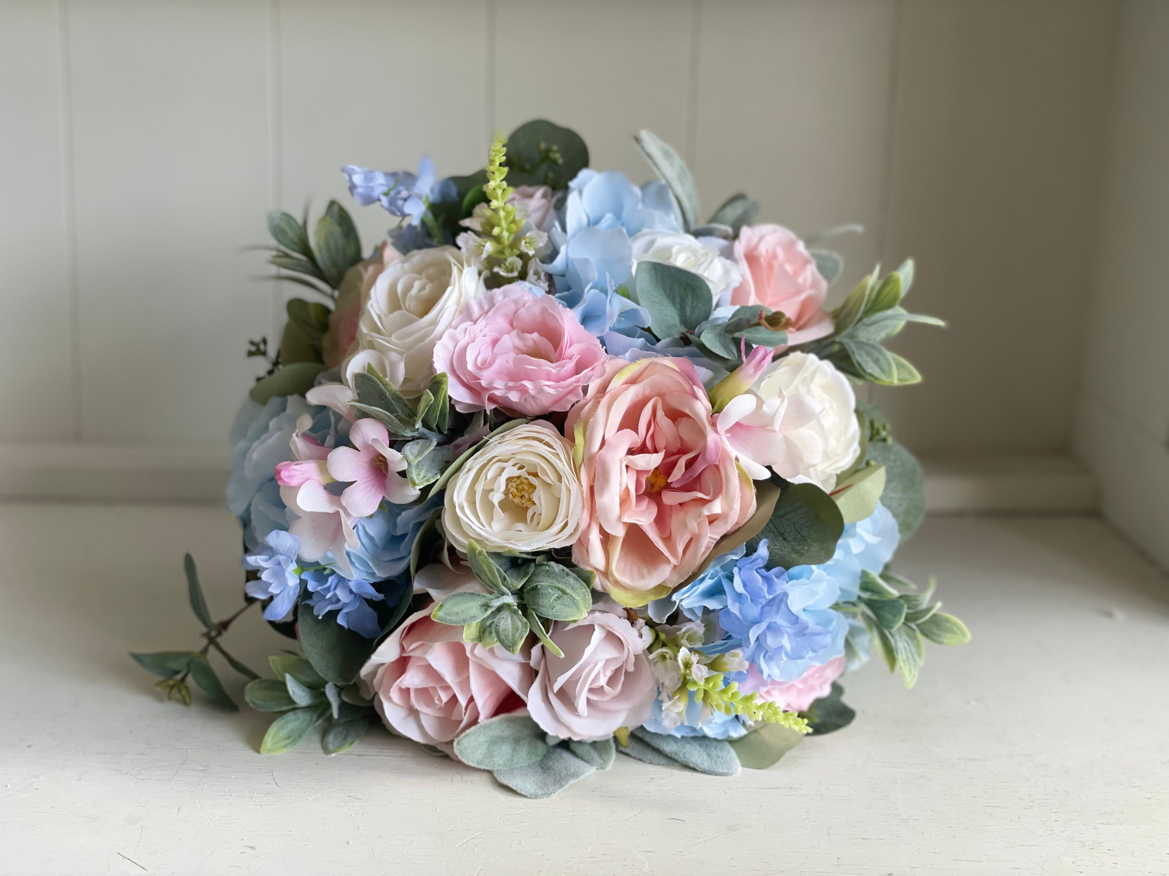 White and pink rose bouquets for weddings deals